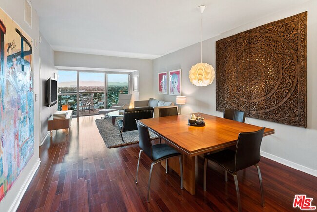 Building Photo - 13700 Marina Pointe Dr