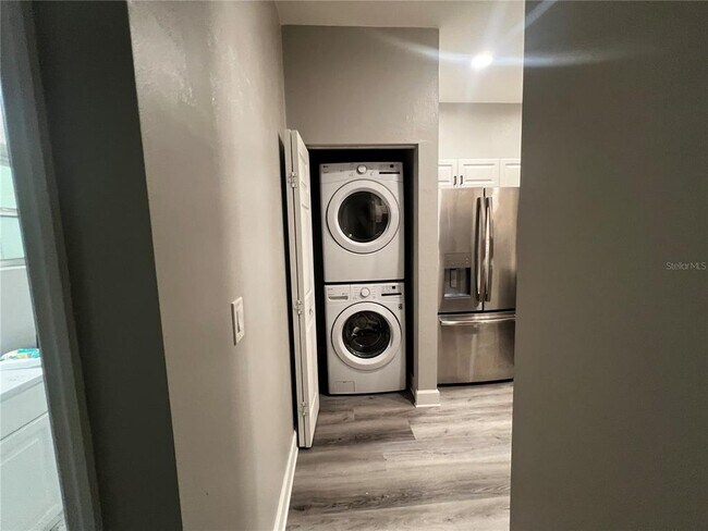 Building Photo - 250 SW 145th Dr
