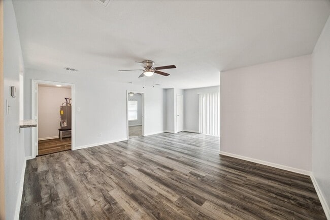 Building Photo - 705 Westshire Dr