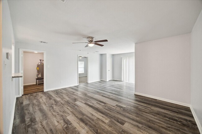 Foto del edificio - 705 Westshire Dr