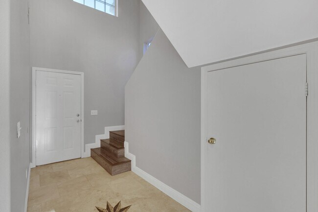 Building Photo - Four bedroom with Pool