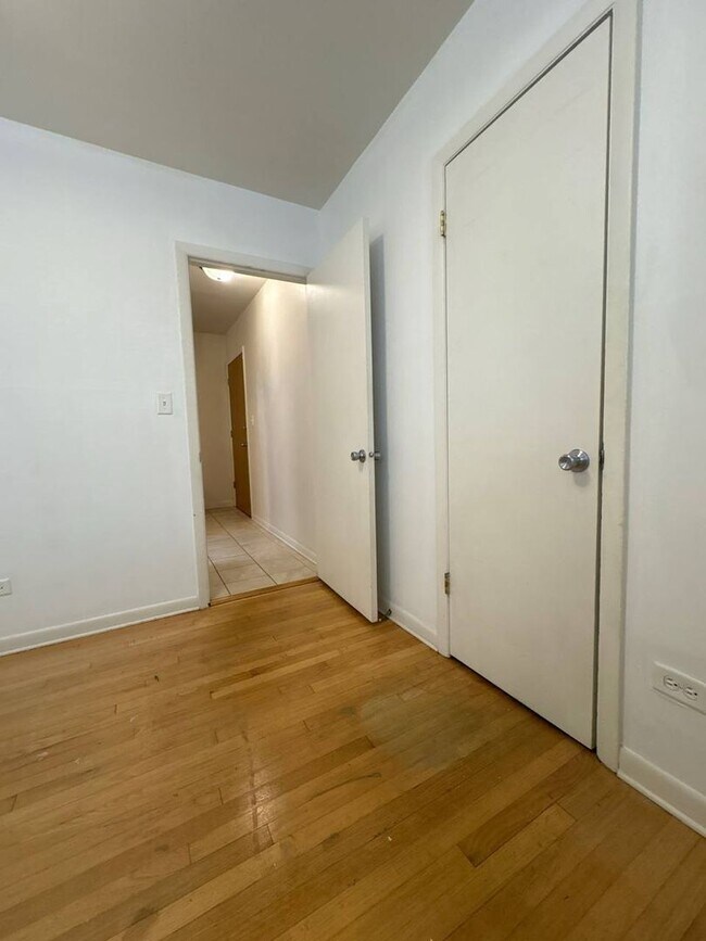 Foto del edificio - 8827 W Grand Ave