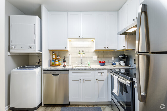 The Dakota, Kitchen - Ridgewood Apartments