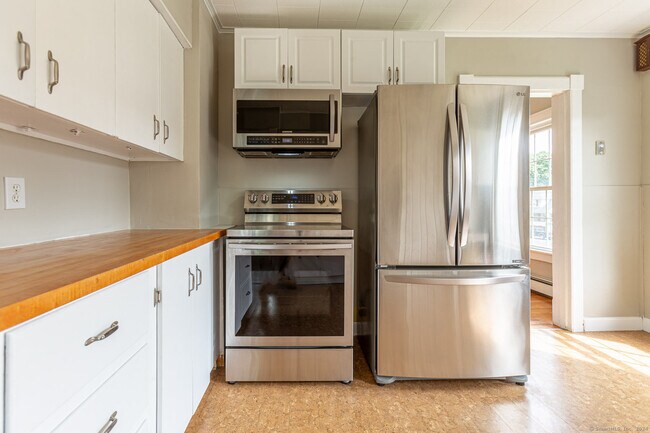 Building Photo - 335 Liberty St