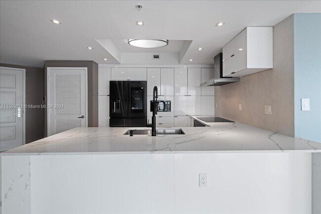 Building Photo - 200 Sunny Isles Blvd