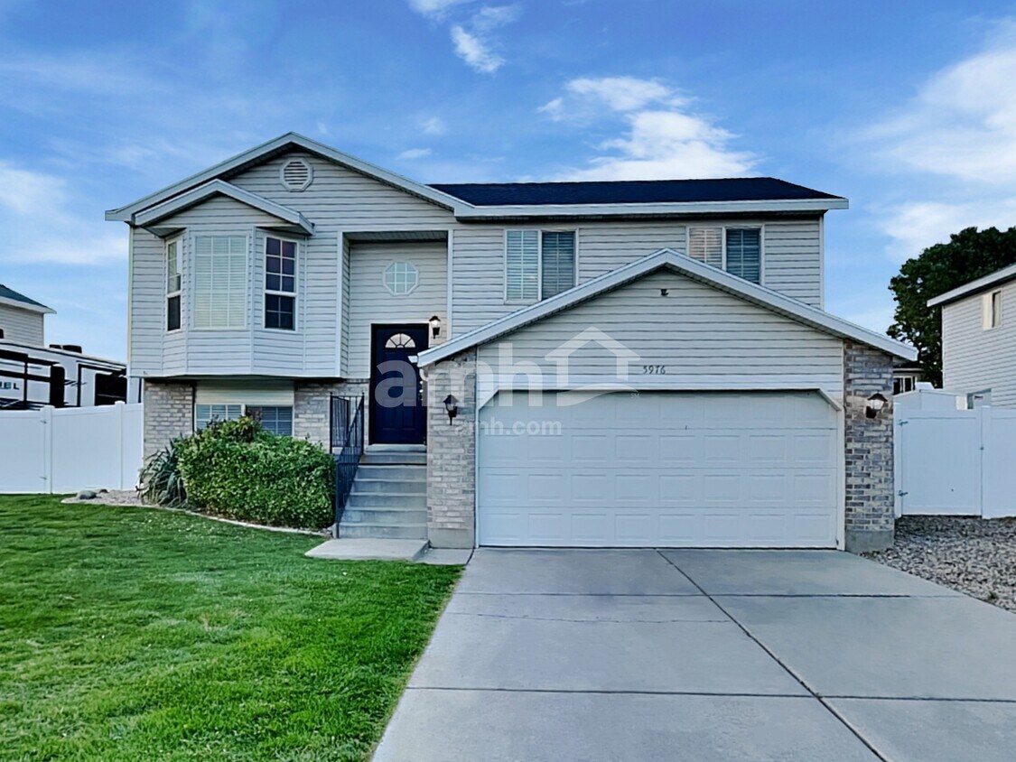 Primary Photo - 5976 S Stone Flower Way