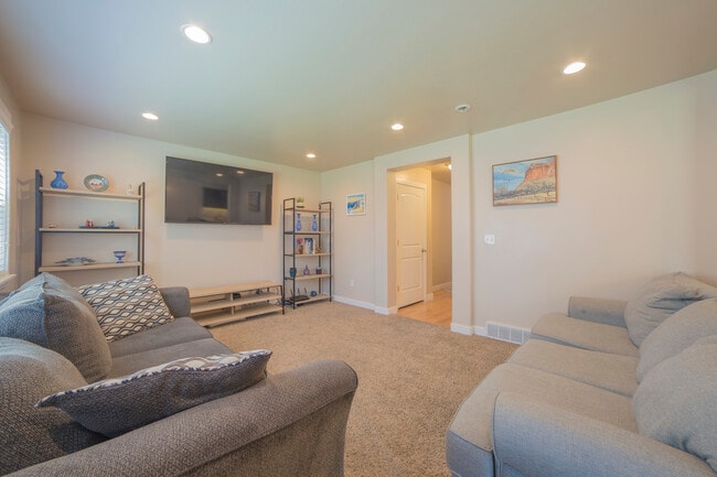 Building Photo - 2666 W Cottonwood Dr