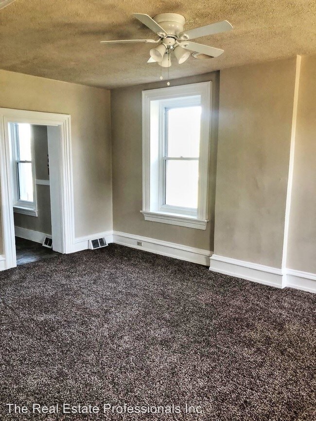 Building Photo - 4 br, 1 bath House - 531 W. Main St.