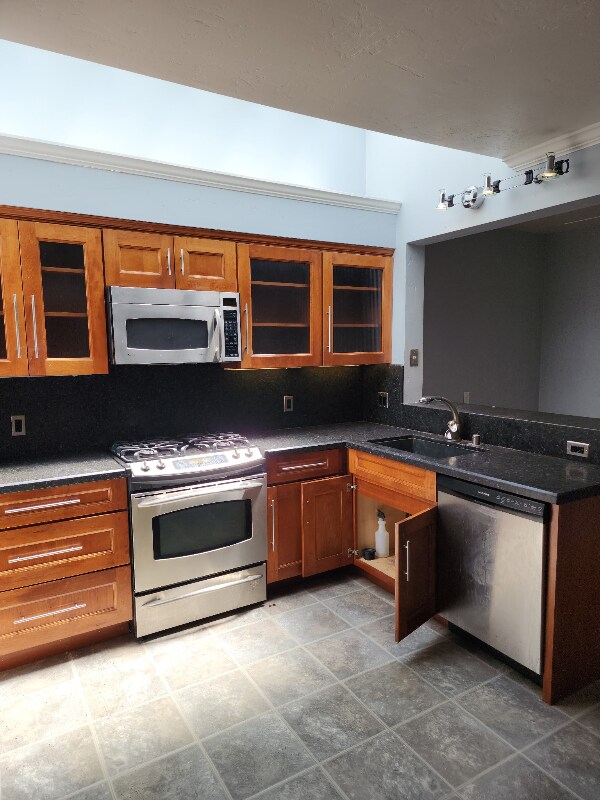 Foto del edificio - 210 Poplar Ave