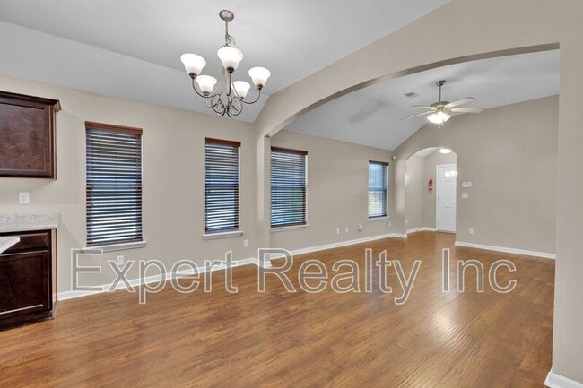 Building Photo - 1633 Cove Dr