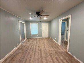 Building Photo - 505 Sikes St