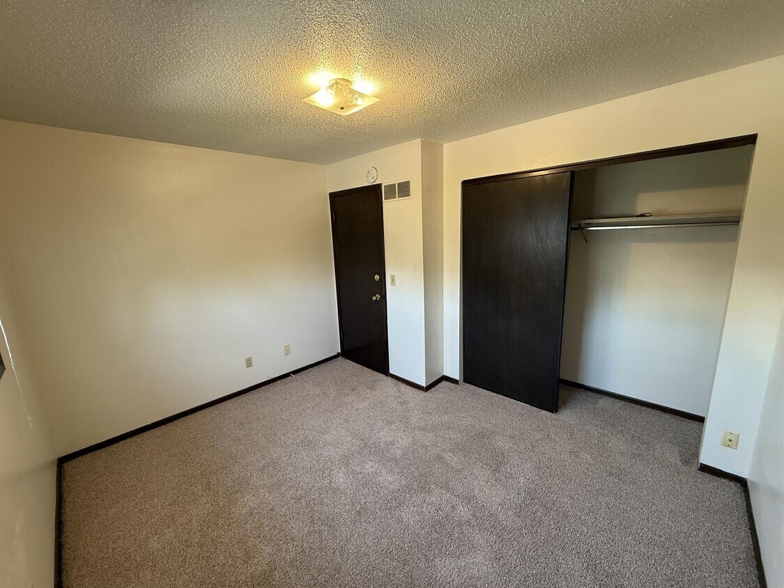 Foto del edificio - 419 S Johnson St