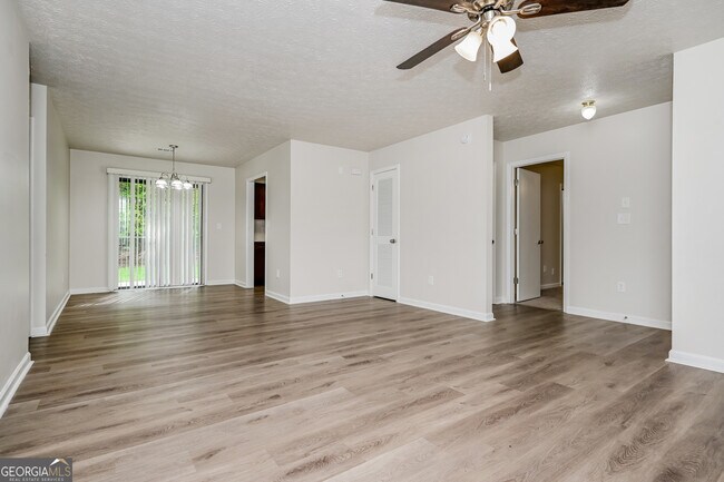 Foto del edificio - 2140 Teri Ln SE