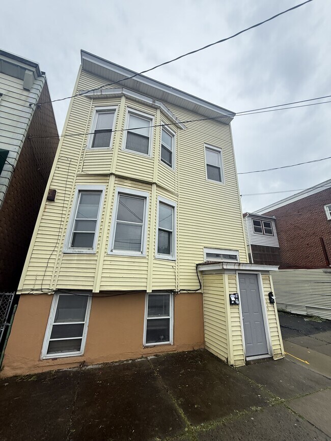 Building Photo - 292 Catherine St