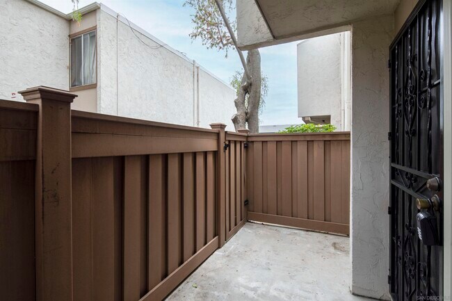 Foto del edificio - 3549 Castle Glen Dr