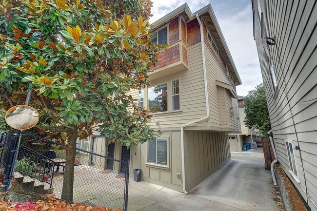 2Bd/1.5Ba Seattle Townhouse - 2Bd/1.5Ba Seattle Townhouse