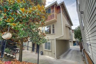 Building Photo - 2106 E Terrace St