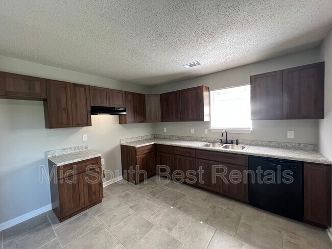 Building Photo - 4227 Tomahawk St