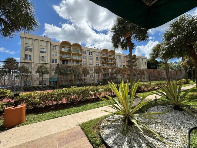 Foto del edificio - 9360 Fontainebleau Blvd