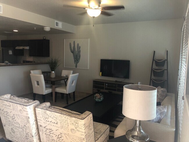 Foto del edificio - Fully Furnished- Eldorado Town Home