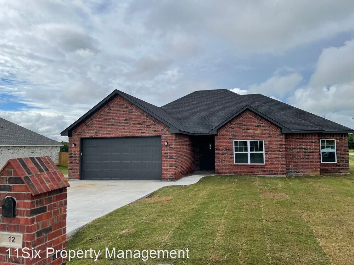 Foto principal - 3 br, 2 bath House - 12 Fawn Rd