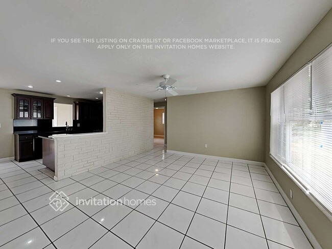 Building Photo - 2401 Jamaica Dr