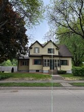 Building Photo - 3203 E 33rd St