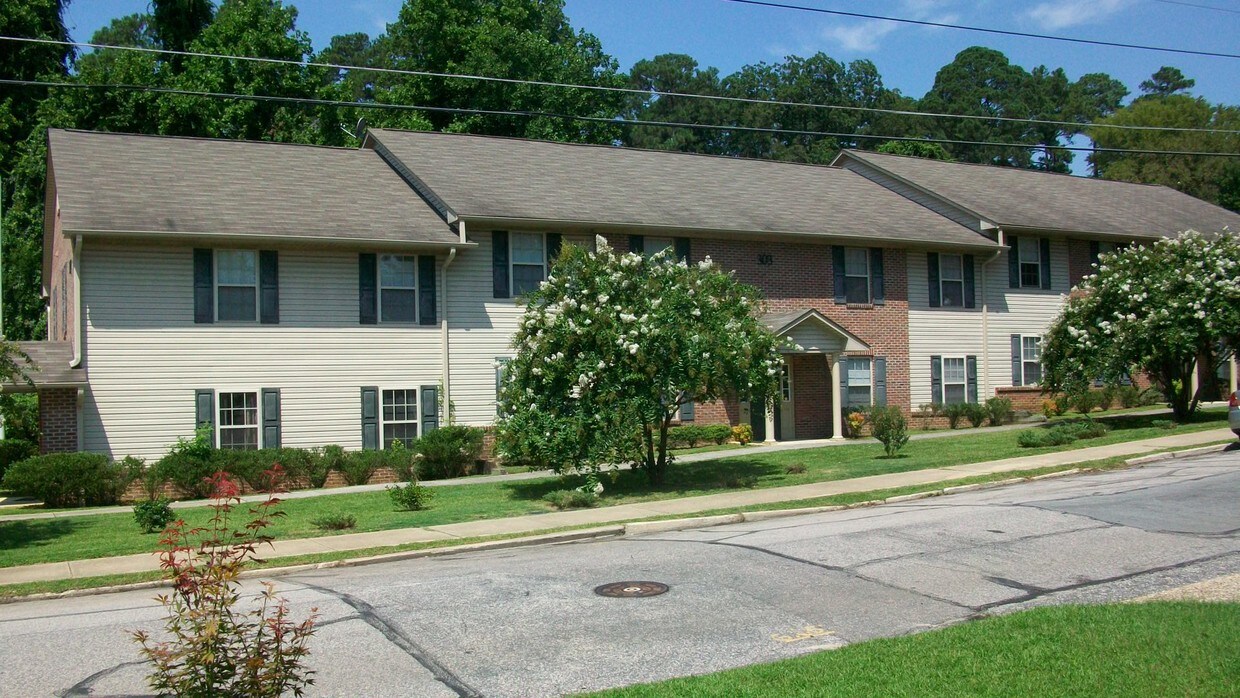 Building Photo - 301-305 Hinsdale Ave