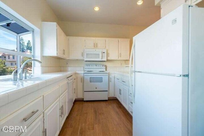 Foto del edificio - 2 br, 2.5 bath House - 5798 Oak Bank Trail...