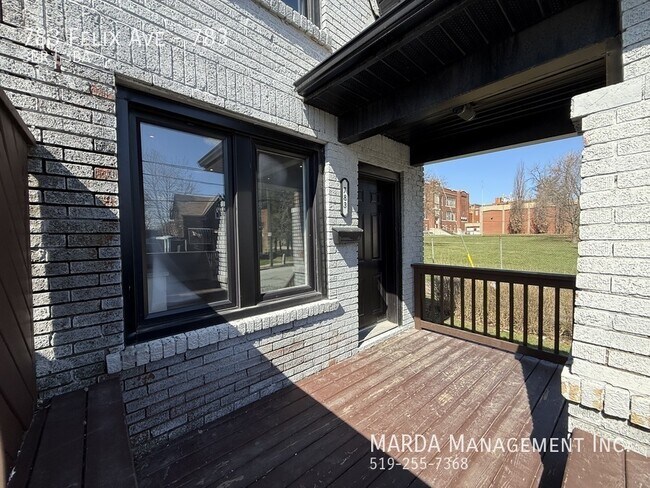 Photo du bâtiment - SPACIOUS 3 BED/2.5 BATH SEMI-DETACHED HOME WEST WINDSOR + HYDRO & GAS