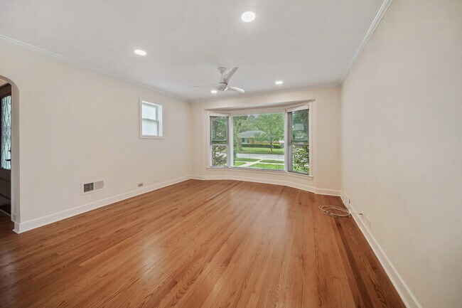 Building Photo - 5320 Suffield Ct
