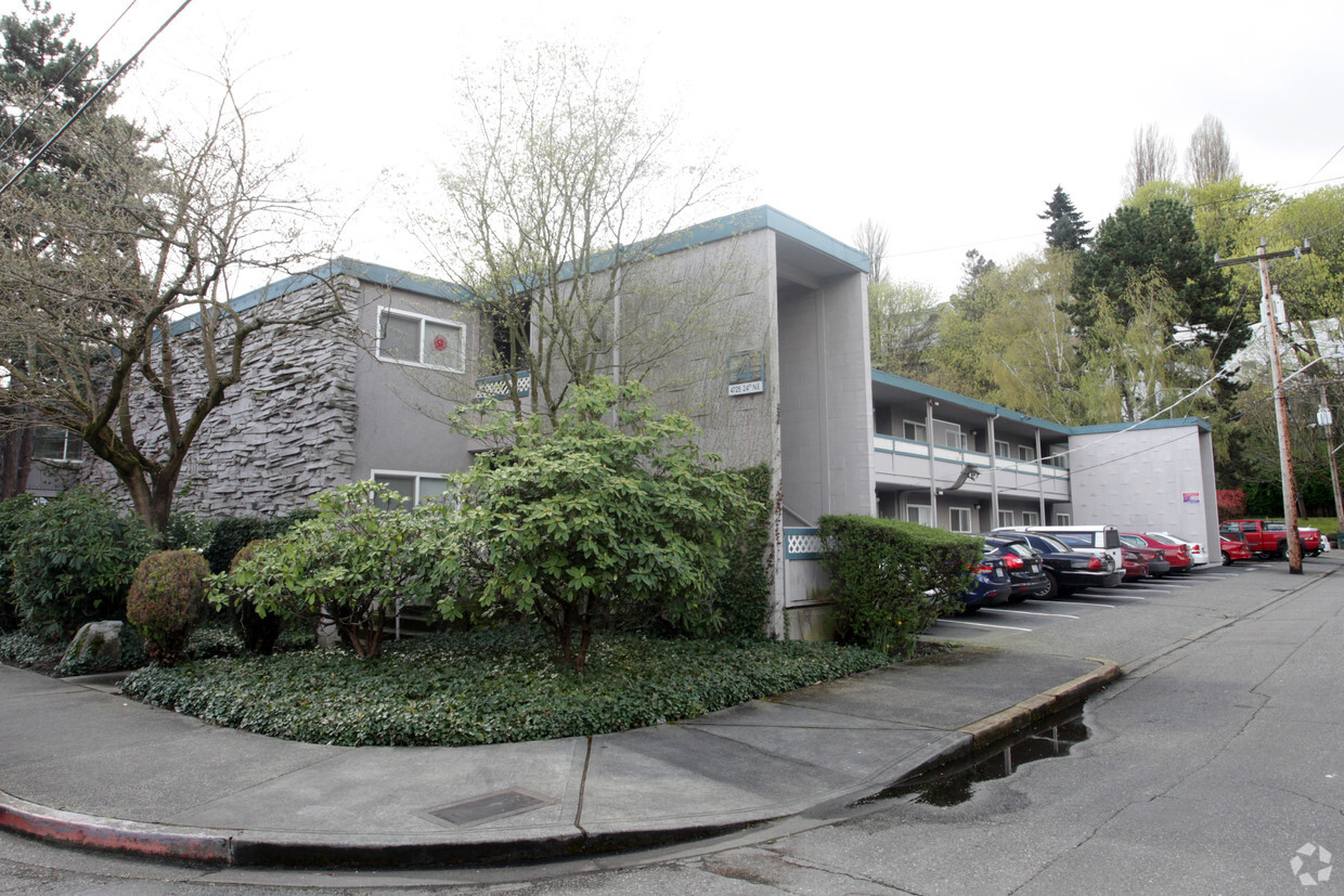 Building Photo - Trailside Apartments