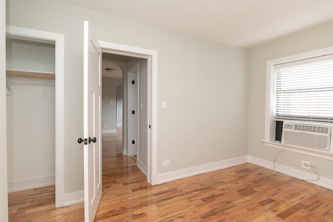 Building Photo - 559 W Arlington Pl