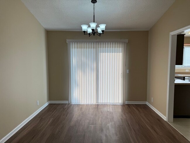 Building Photo - 302 Pinedale Dr