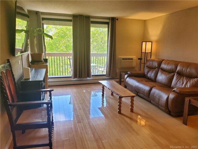Building Photo - 1215 Cromwell Hills Dr