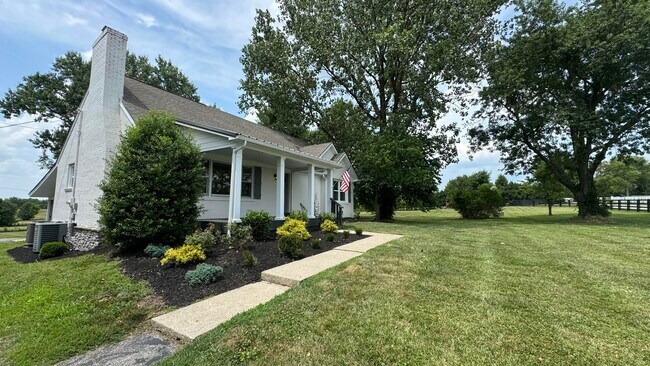 Building Photo - 915 Delong Rd