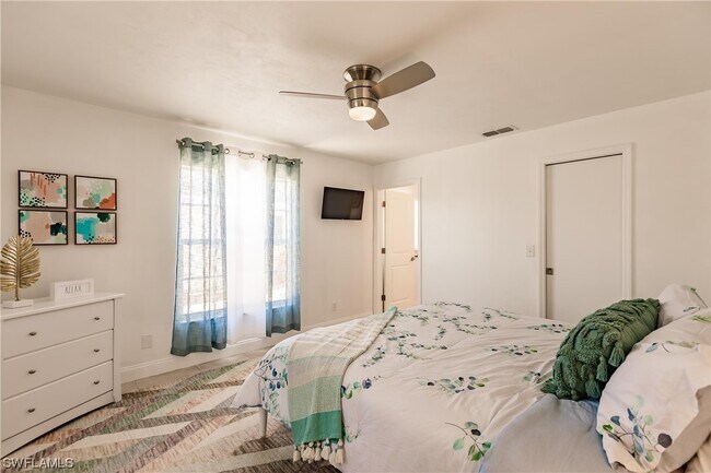 Building Photo - 1303 N Alhambra Cir