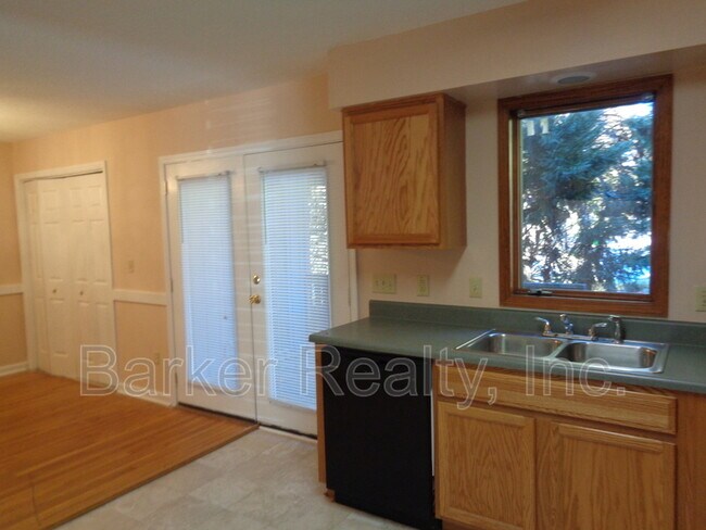 Building Photo - 4360 Hunters Club Dr