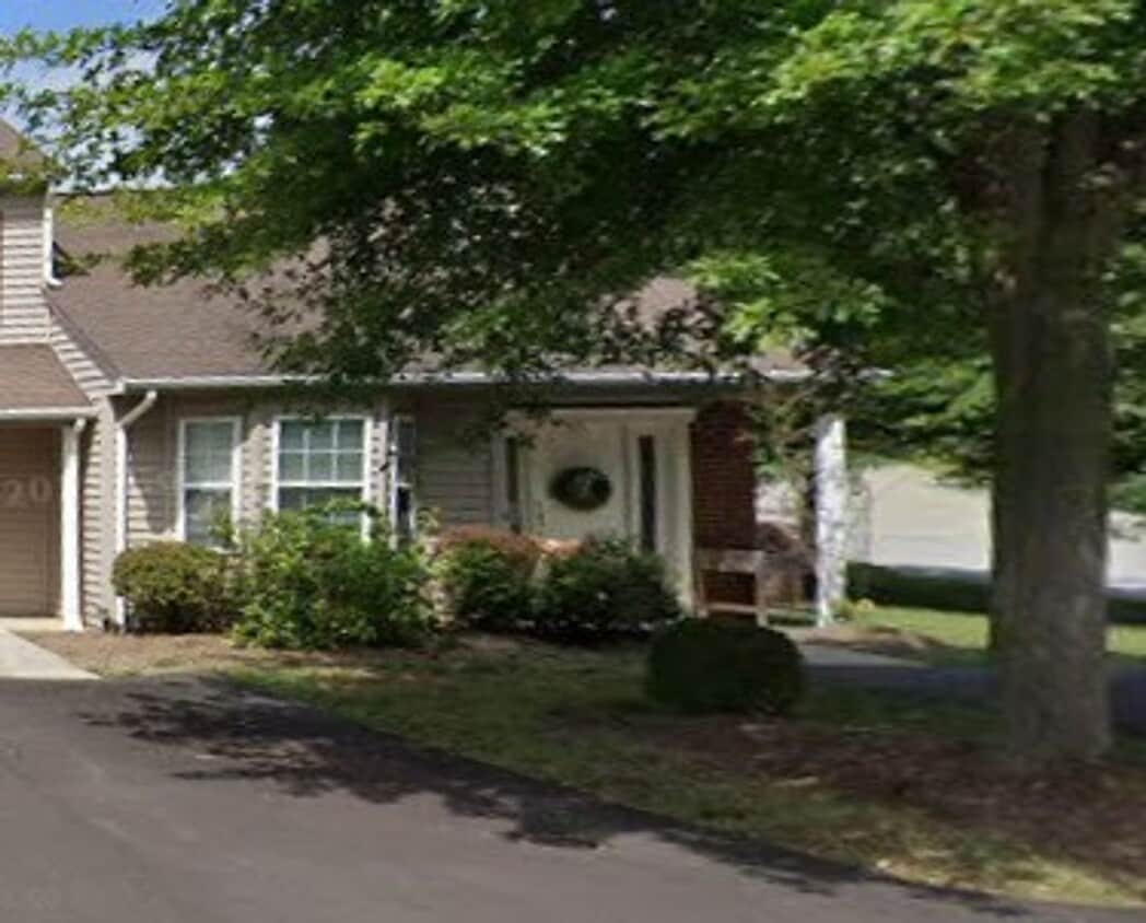 Foto principal - Charming 2BR/1.5BA Townhouse in Quiet Comm...