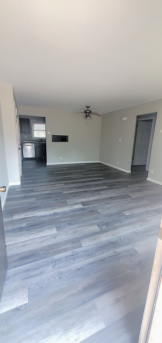 Foto del edificio - 325 W 9th St