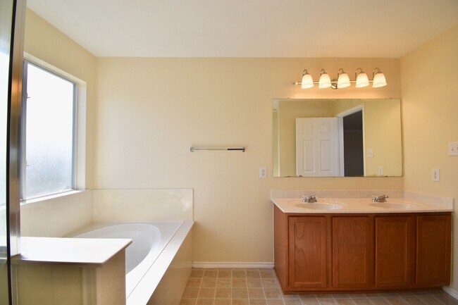 Building Photo - 120 Tower Bluff