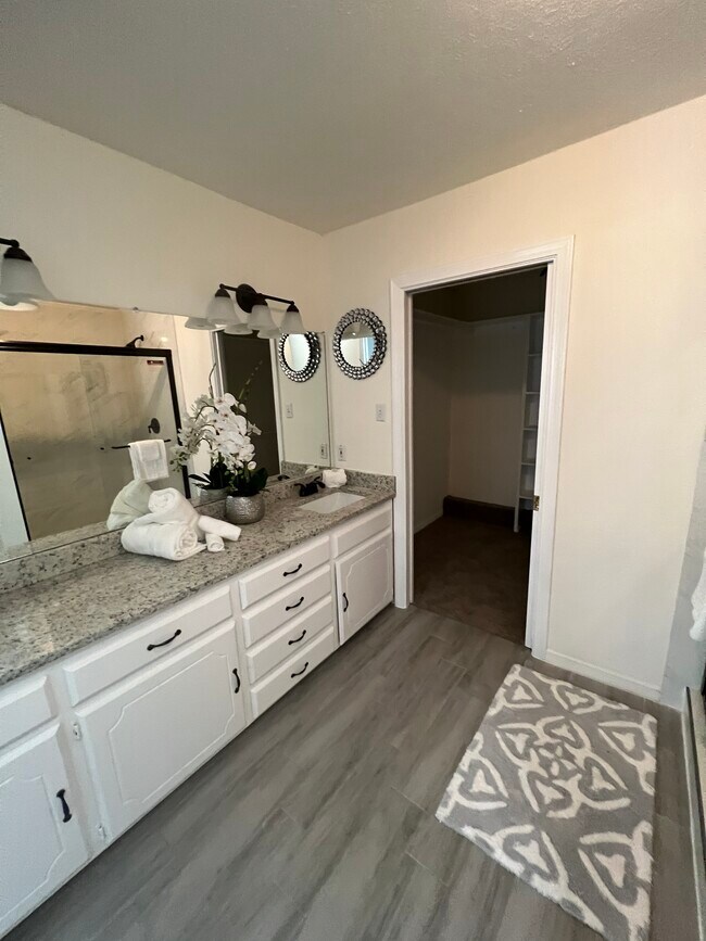 Building Photo - 2035 Fleur De Lis Ct