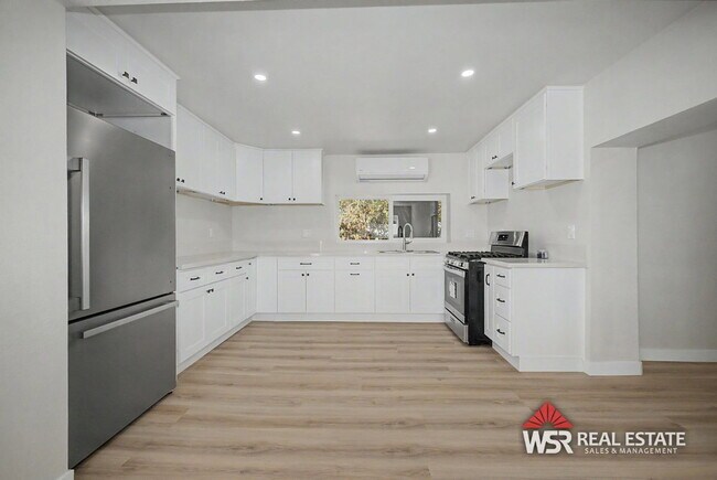 Building Photo - 3625 Everest Ave