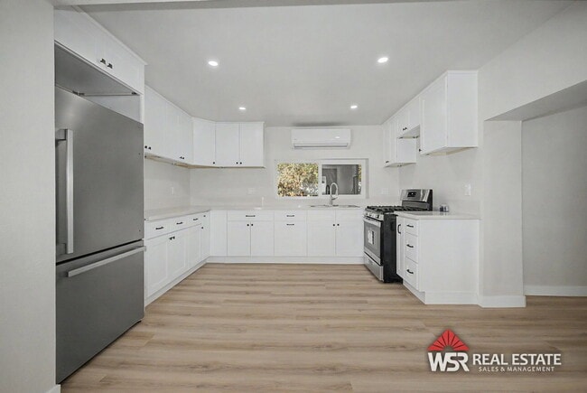 Photo - 3625 Everest Avenue House