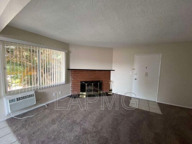 Building Photo - 5230 Vesper Ave