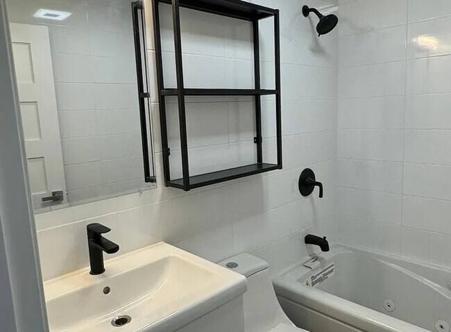 Foto del edificio - 107 Bunnell St