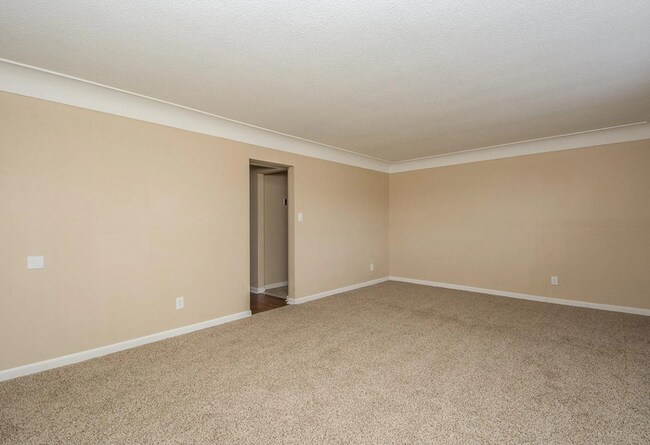 Foto del edificio - Spacious 3 Bedroom Garden Level Duplex
