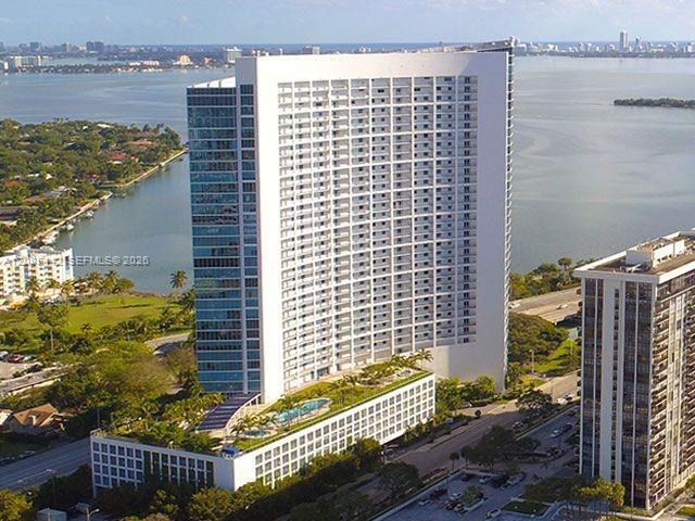Foto del edificio - 601 NE 36th St
