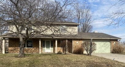 Building Photo - 5425 Hewitt Ln