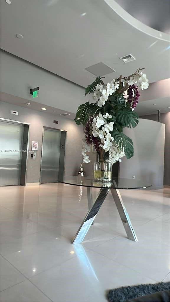 Foto del edificio - 275 NE 18th St